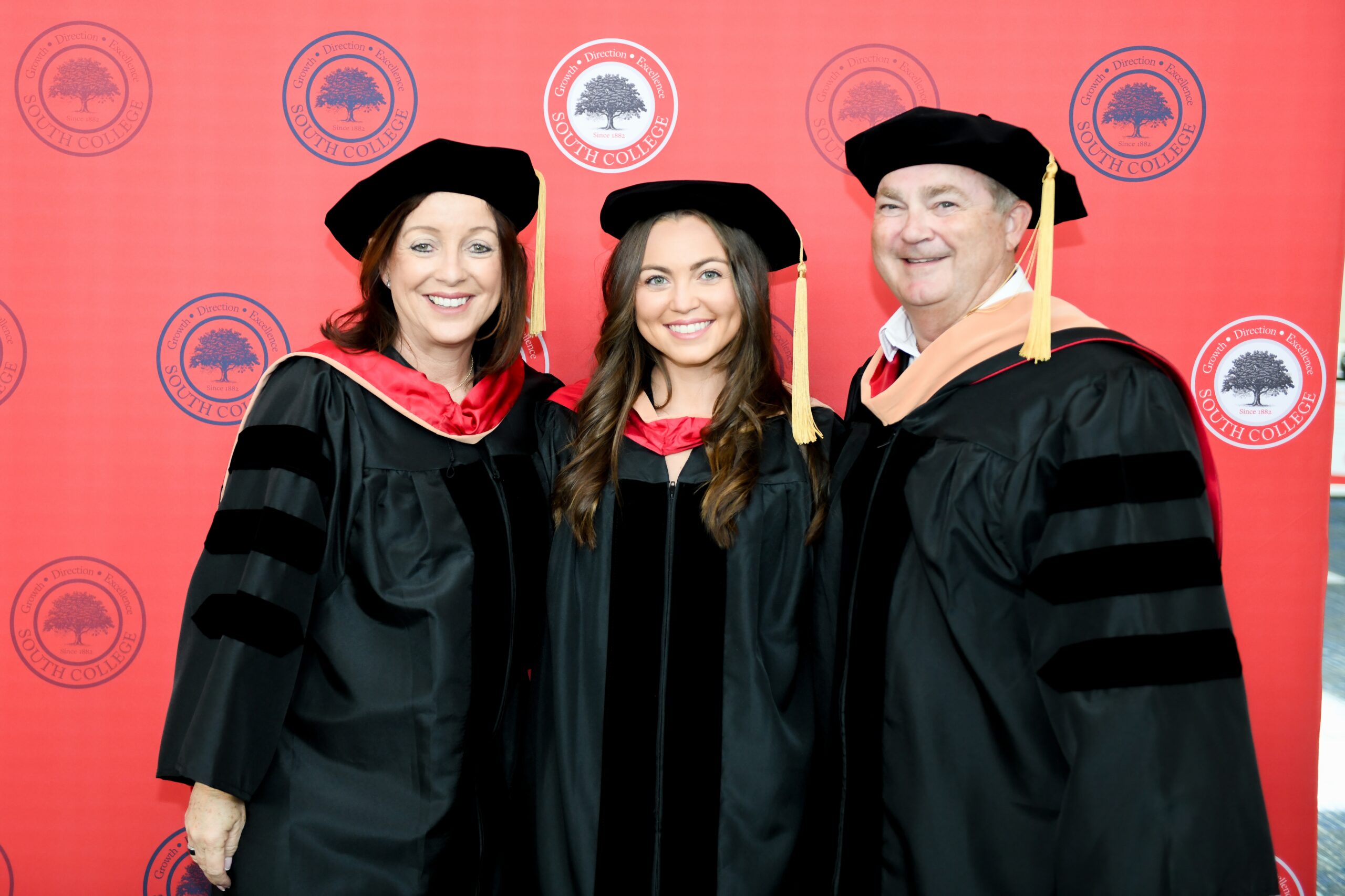 Featured image for “More than 1,000 students graduate from South College, including four-time cancer survivor through Competency-Based Education (CBE) program”