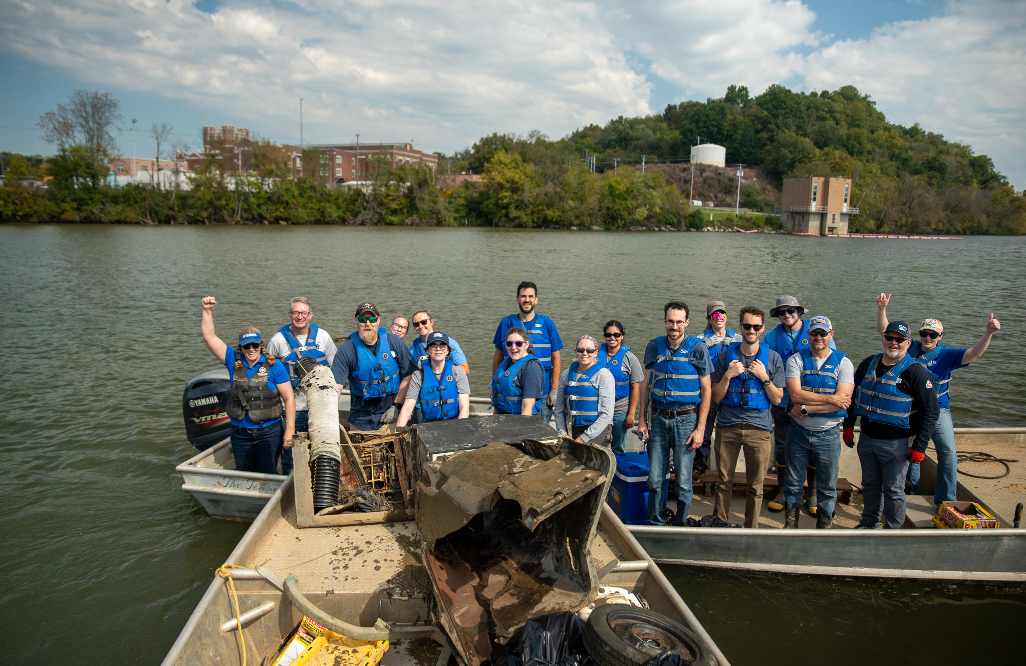 Featured image for “Volunteers remove about 4,500 pounds of trash from Fort Loudoun Lake during Keep the Tennessee River Watershed Beautiful Month®”